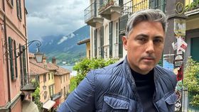 Alex Ciucu, dezvăluiri despre o posibilă parteneră în viața sa. Creatorul de modă vrea să își protejeze copiii cu orice preț: „Nu văd prea important să o cunoască neapărat copiii”